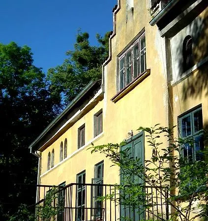 Dom Goscinny Zardeniki مزرعة للإقامة