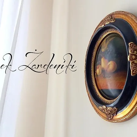 Dom Goscinny Zardeniki مزرعة للإقامة Legno